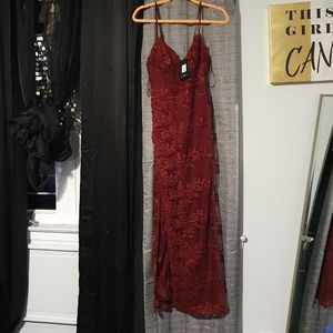 Fashion nova burgandy lace dress size small.